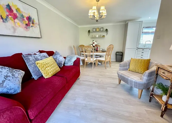Charming 2 Bedroom Bungalow With Open Plan Living